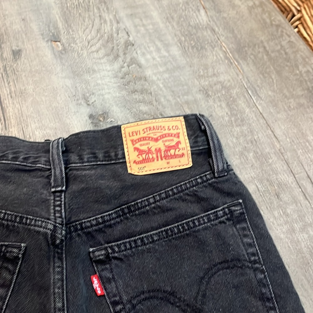 Levi’s black wash cutoff high rise jean shorts size 24 button fly - Picture 5 of 10